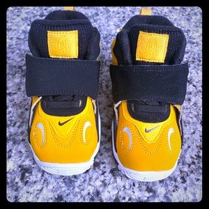 🖤Nike Speed Turf Sz 7C💛